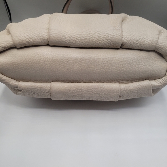 Coach signature leather handbag with hang tags - Picture 14 of 14